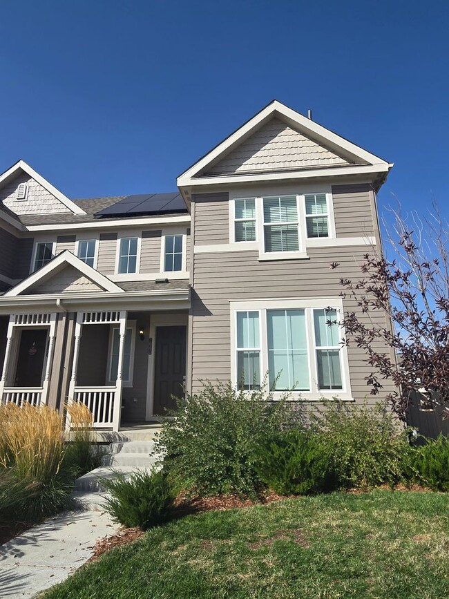 Spacious 4B/3B Available Early April! - Spacious 4B/3B Available Early April! House