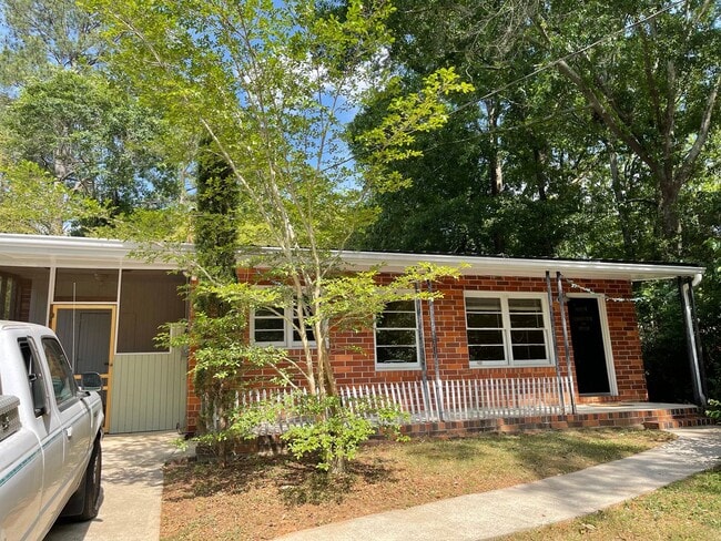 Building Photo - 2 bedroom, 1 bathroom updated home in Normaltown Available now!