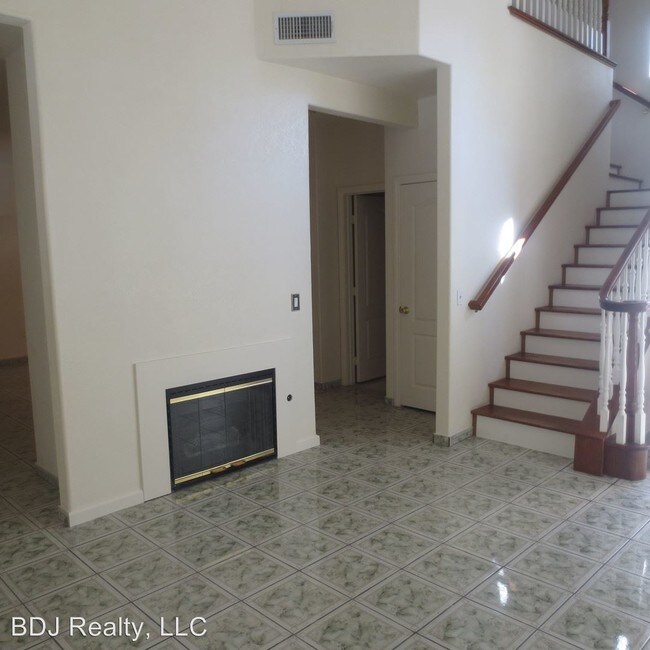 Building Photo - 3 br, 2.5 bath House - 4481 TOMER LANE