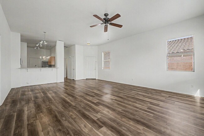 Foto del edificio - 16489 N Oachs Dr