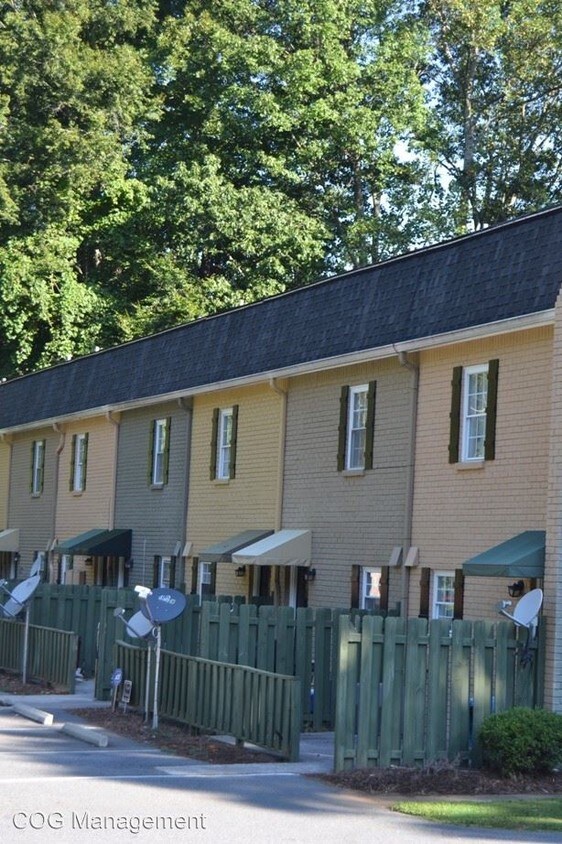 Building Photo - 123 Saine Dr SW