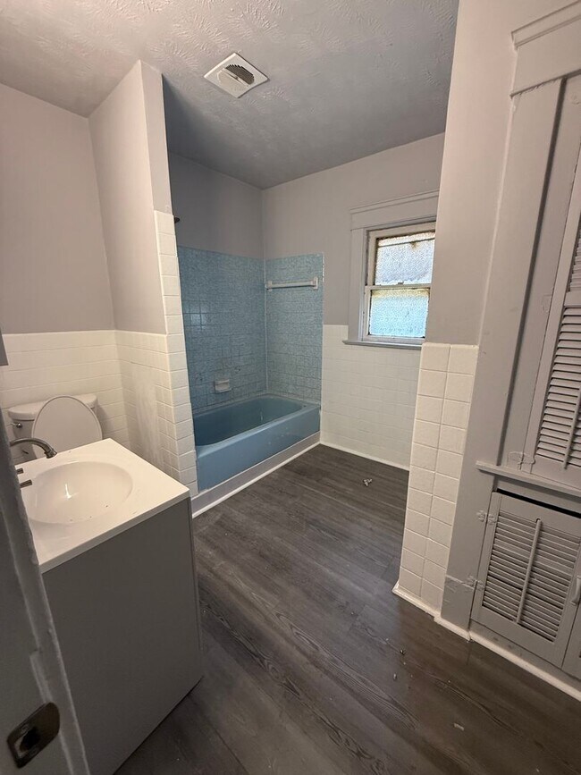 Building Photo - 4bd Single Cash Pay/Section 8