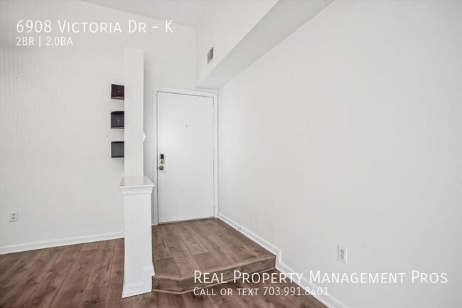 Building Photo - 6908 Victoria Dr