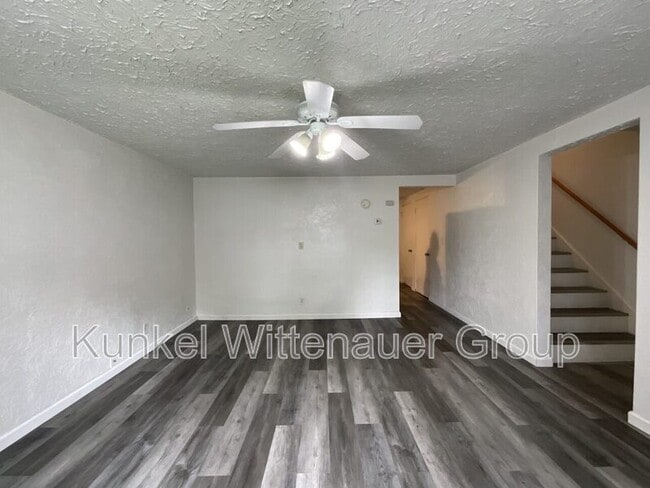 Building Photo - 210 Howard Dr