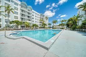 Foto del edificio - 484 NW 165th St