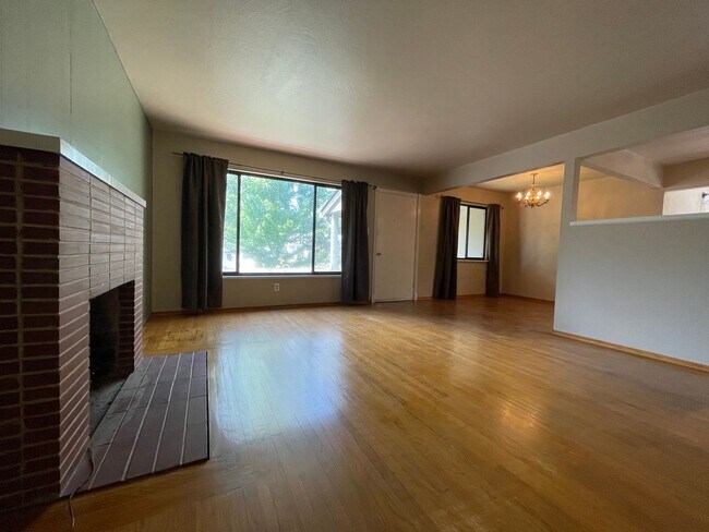 Foto del edificio - Charming & Unique Fair Oaks Home with Deta...