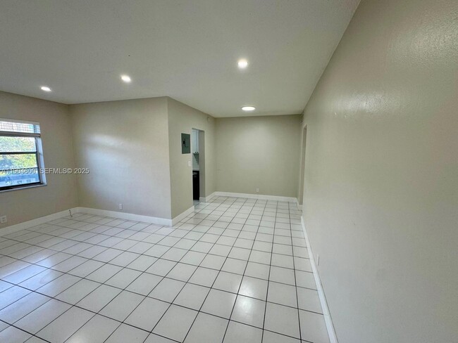 Building Photo - 2418 Polk St