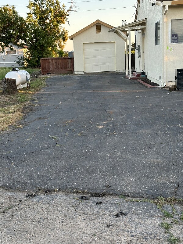 Primary Photo - 2712 E Woodson Rd