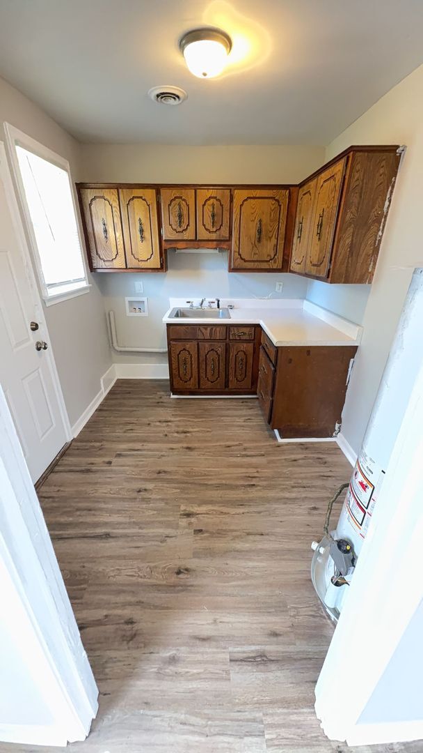 Building Photo - Freshly Updated 2 Bedroom 1 Bath - $99 Mov...