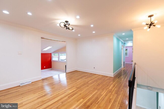 Building Photo - 1414 Alberta Dr