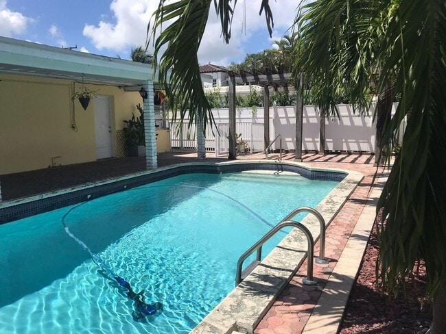 Miami Beach Home with a Pool! - Miami Beach Home with a Pool!