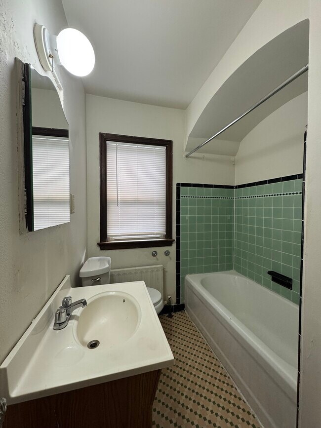 Building Photo - Stephens Properties 1325