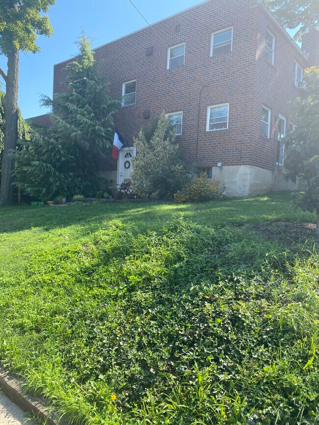Large corner lot - 503 N Jackson St