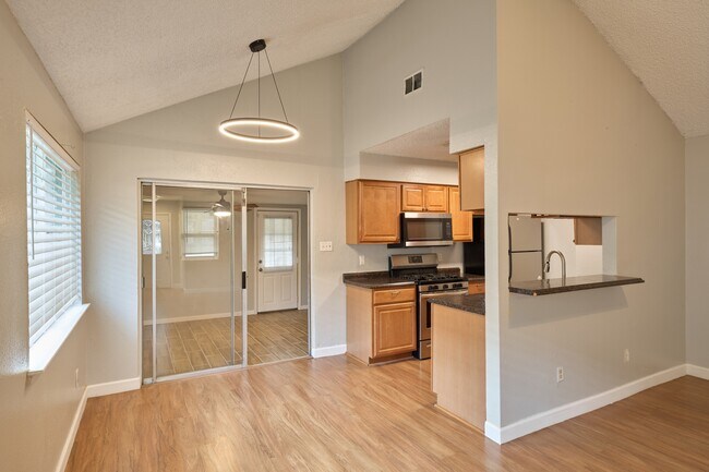 Building Photo - 16151 Barbarossa Dr