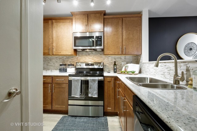 Foto del edificio - 1691 E Greenbriar Dr