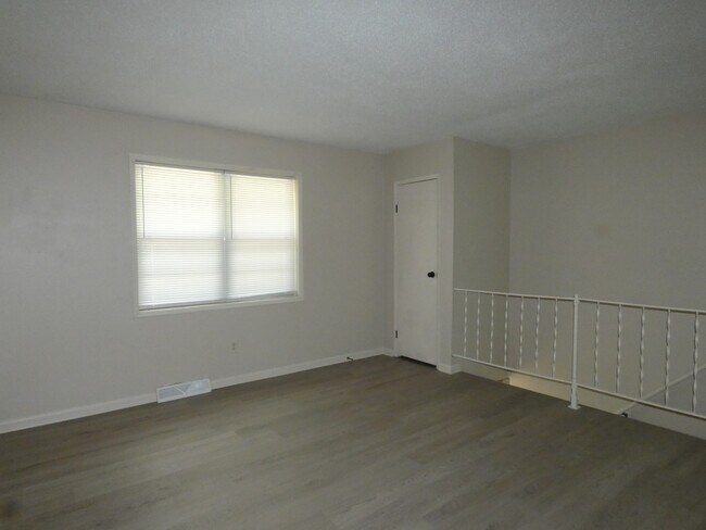 Building Photo - 5228 N Richmond Ave