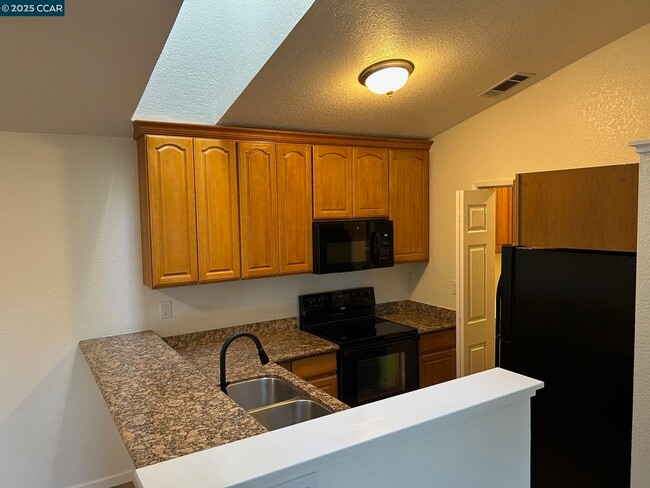 Building Photo - 952 Villa Terrace