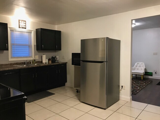 Cocina - 211 N Lincoln St