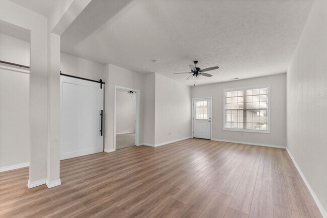 Foto del edificio - NEW LUXURY 2 BED 2 BATH 1 CAR GARAGE DUPLEX