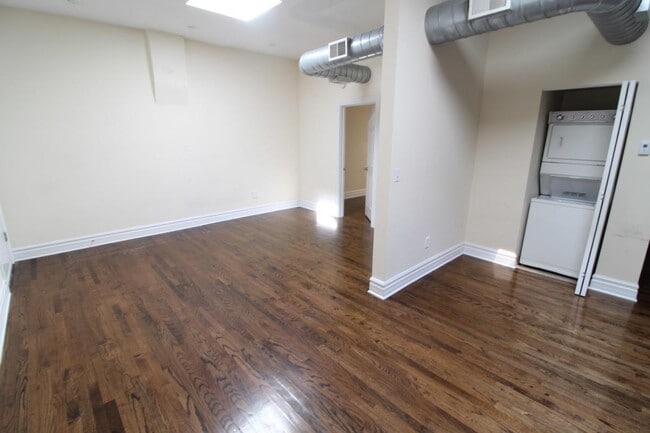 Building Photo - 1034 N Ashland Ave