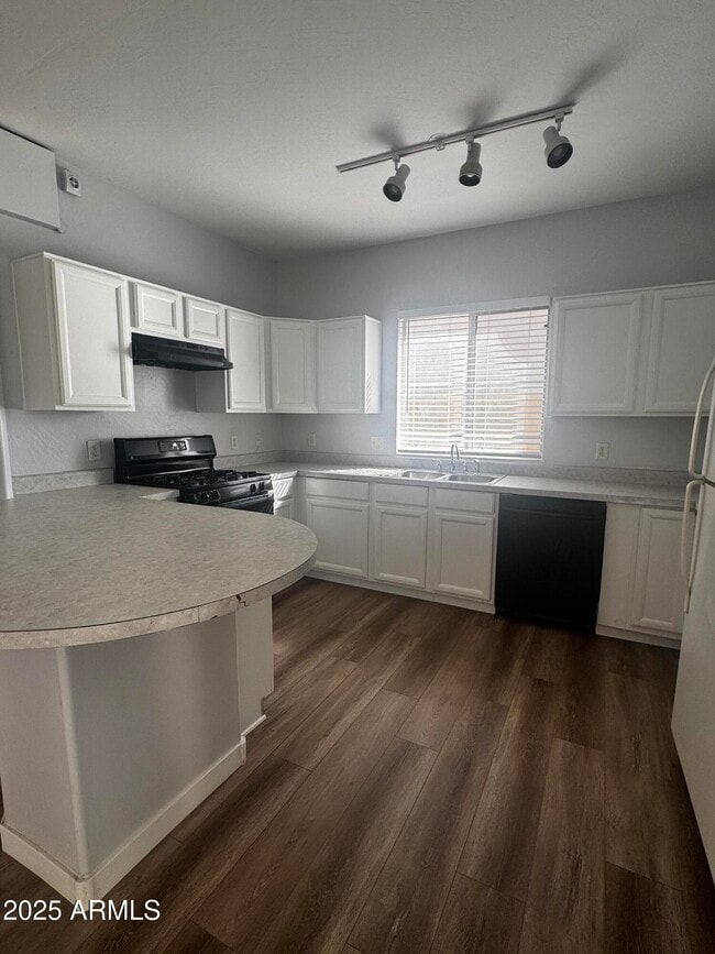 Foto del edificio - 618 E Mariposa Pl