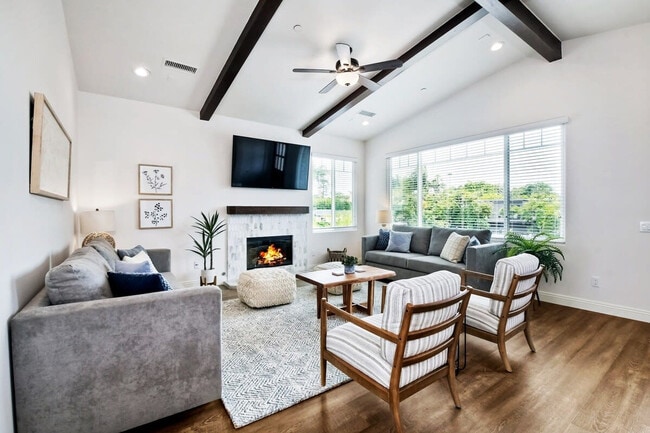 Building Photo - 541 San Dieguito Dr