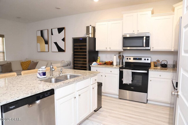 Foto del edificio - 544 Melrose Wy