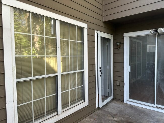 Building Photo - 1057 Rock Creek Ln