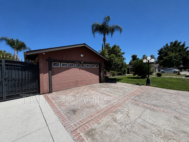 Building Photo - 930 Graywood Cir