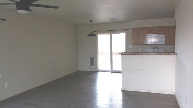 Building Photo - 3 bedroom Rental