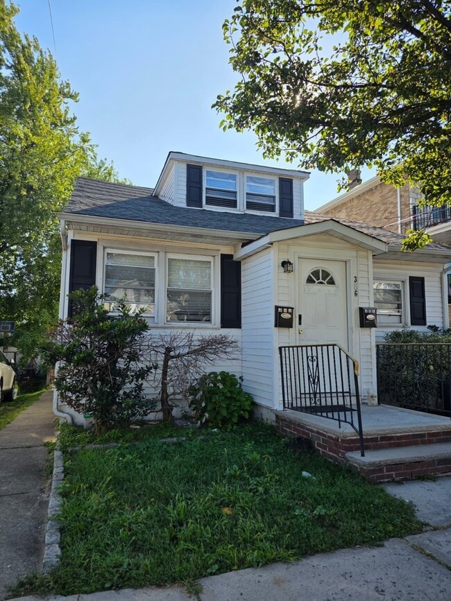 Building Photo - 286 Kennedy Dr