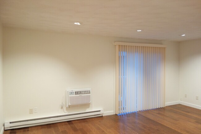 Foto del edificio - 300 Smithfield Rd