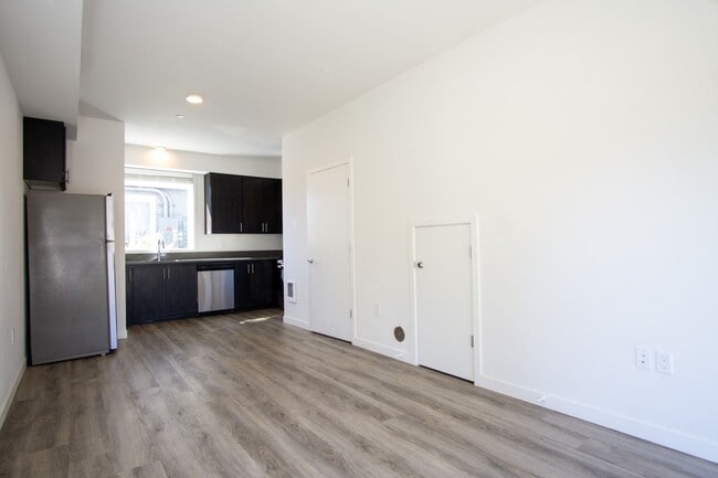 Building Photo - Stylish 2-Bedroom Townhouse in St John's R...