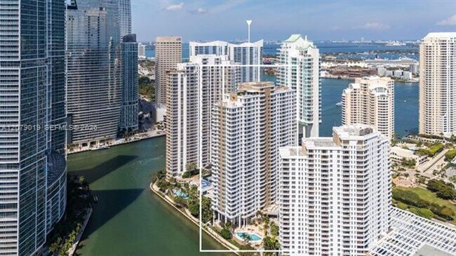 Foto del edificio - 801 Brickell Key Blvd