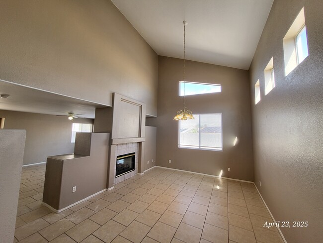 Foto del edificio - 619 Wood Rose Ct