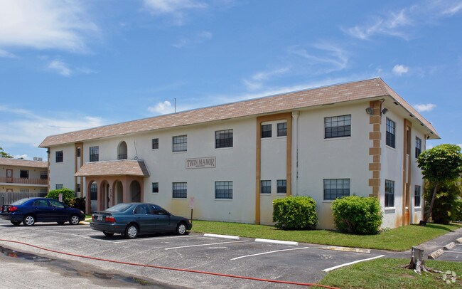 Foto del edificio - Twin Manor Apartments