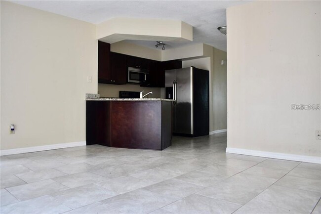Building Photo - 5201 S MacDill Ave