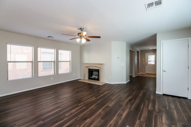 Building Photo - 10916 W Elm St