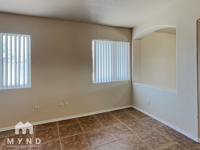 Foto del edificio - 8900 E Alderpoint Way