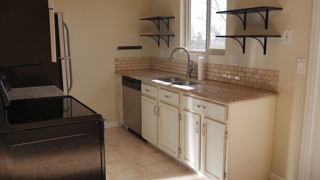 Foto del edificio - 3 Bedroom 2.5 Bath Townhome with Great Mou...