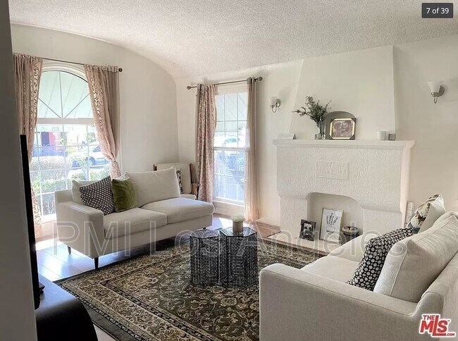Foto del edificio - 723 E 81st St