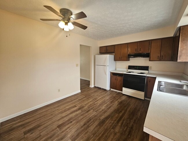 Building Photo - Ravenna 2 Bedroom 1 Bath Duplex