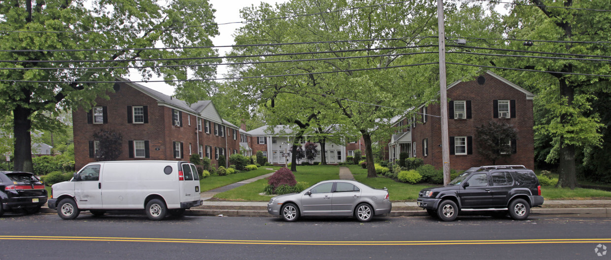 Primary Photo - 191 Knickerbocker Rd