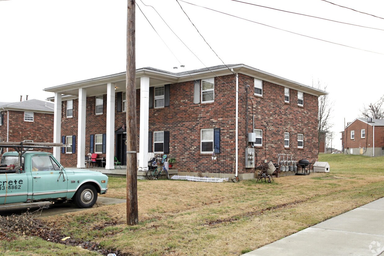 Building Photo - 10405 Green Tree Ln