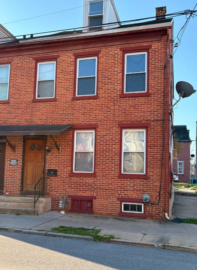 Building Photo - 130 E Princess St