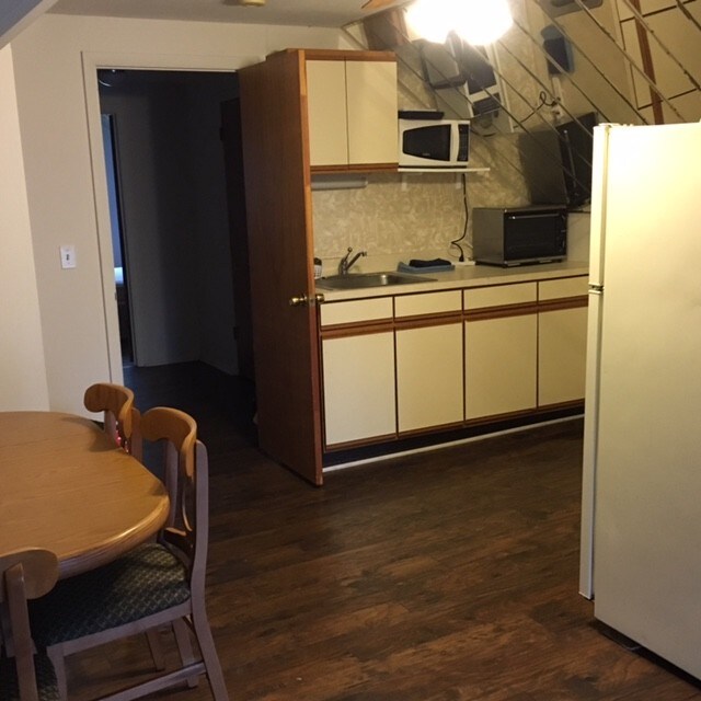 Kitchen - 3161 Meadowbrook Blvd