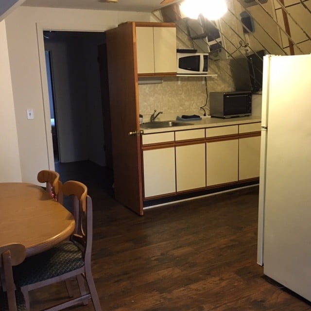 Kitchen - 3161 Meadowbrook Blvd