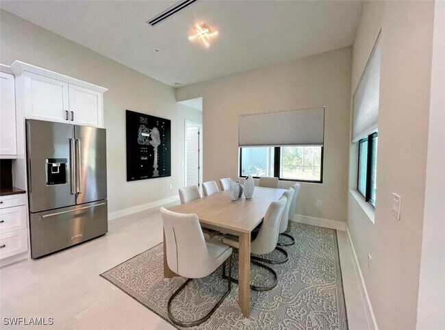 Foto del edificio - 687 23rd St SW