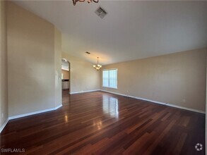 Building Photo - 9200 Middle Oak Dr