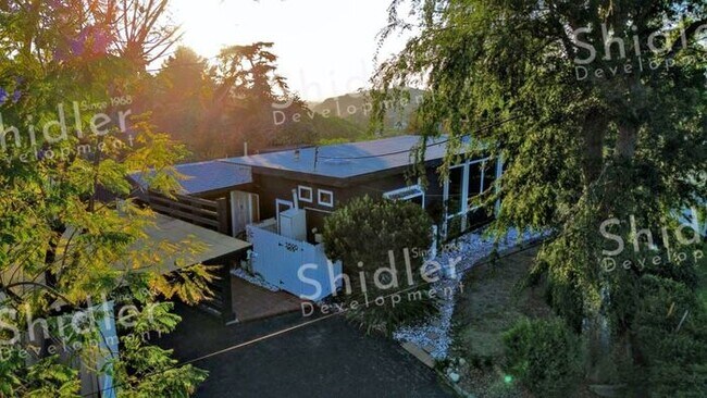 Building Photo - The Bridge House - 2 Bed 1 Bath with Uncompromising Views